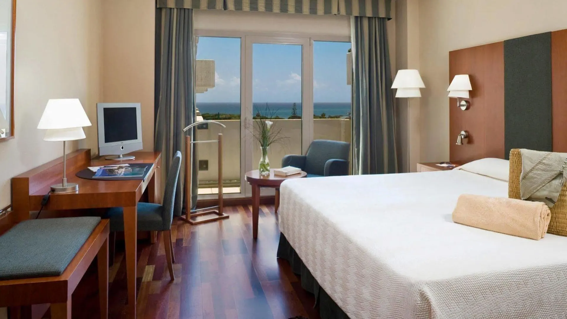 NH Marbella Hotell